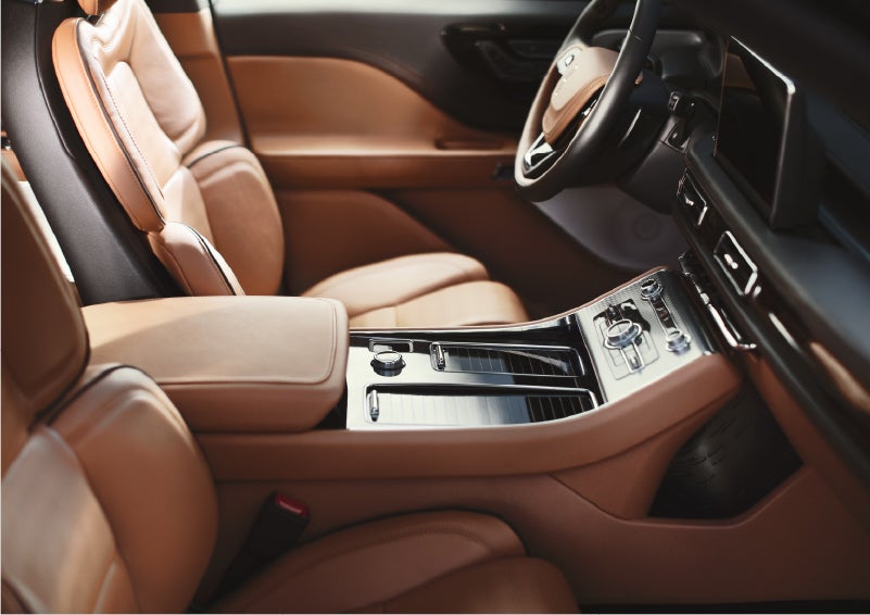A 2023 Lincoln Aviator® Black Label model is shown in the Flight interior theme | Don Franklin Lincoln in London KY