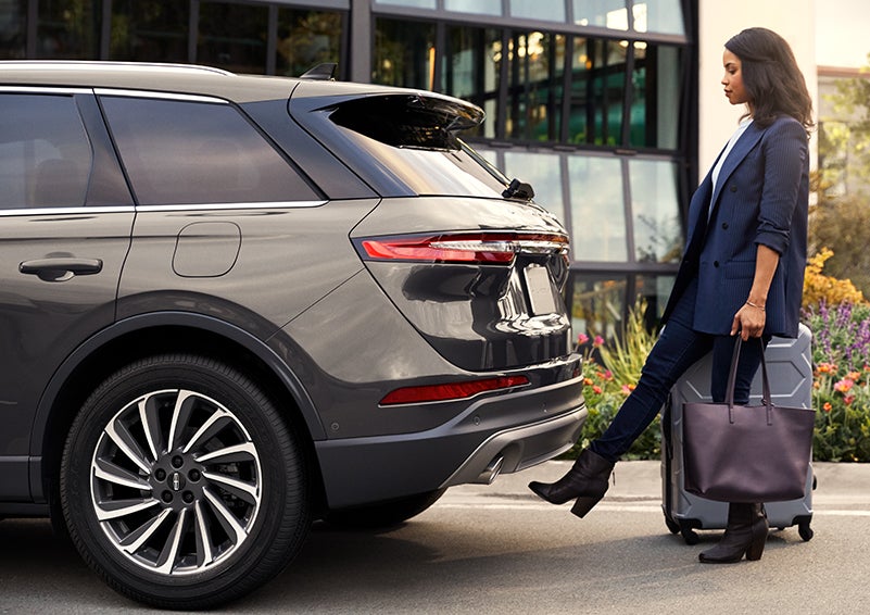A woman with her hands full uses her foot to activate the hands-free liftgate. | Don Franklin Lincoln in London KY