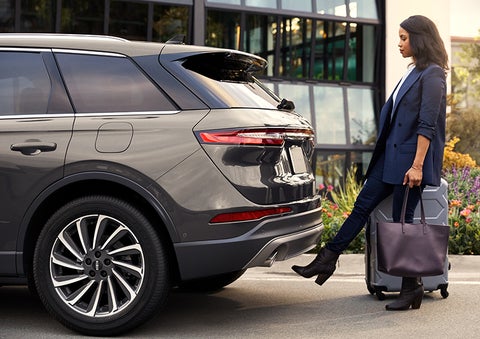 A woman with her hands full uses her foot to activate the hands-free liftgate. | Don Franklin Lincoln in London KY