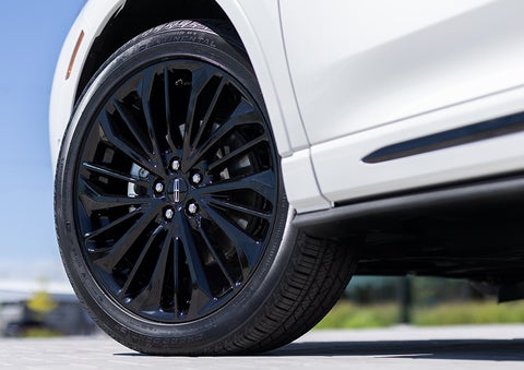 The stylish blacked-out 20-inch wheels from the available Jet Appearance Package are shown. | Don Franklin Lincoln in London KY