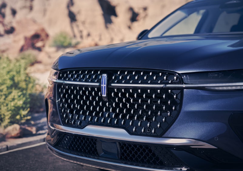 The stylish grille of a 2024 Lincoln Nautilus® SUV sparkles in the sunlight. | Don Franklin Lincoln in London KY