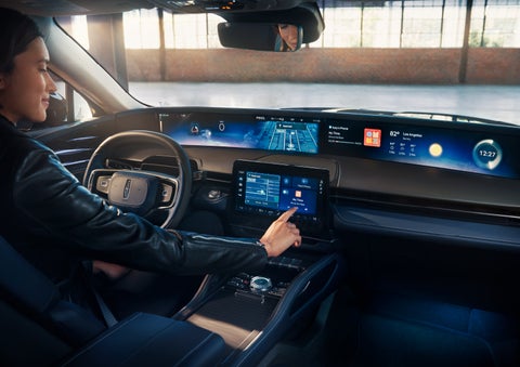 The driver of a 2024 Lincoln Nautilus® SUV interacts with the center touchscreen. | Don Franklin Lincoln in London KY