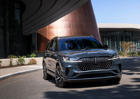 A gray 2025 Lincoln Aviator® SUV is parked outside a modern building with the sun shining. | Don Franklin Lincoln in London KY