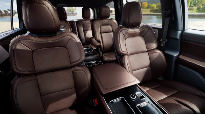 The cabin of the 2025 Lincoln Aviator® SUV is shown with black and brown accents. | Don Franklin Lincoln in London KY