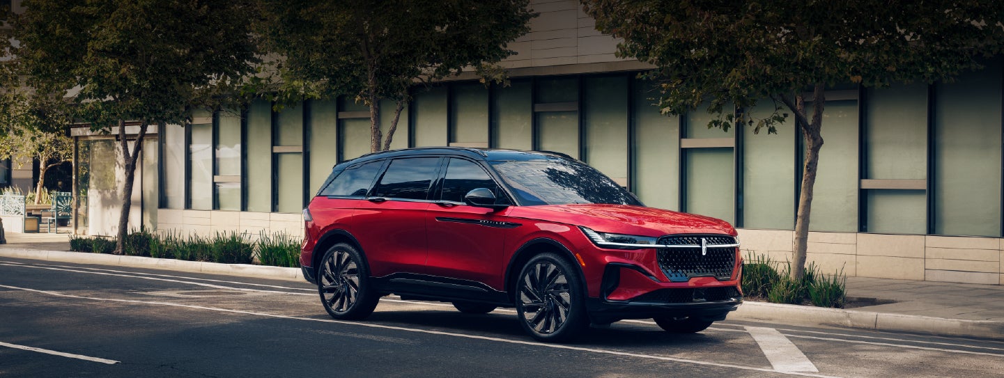 A 2025 Lincoln Nautilus® SUV with an available hybrid powertrain is parked in an urban setting. | Don Franklin Lincoln in London KY