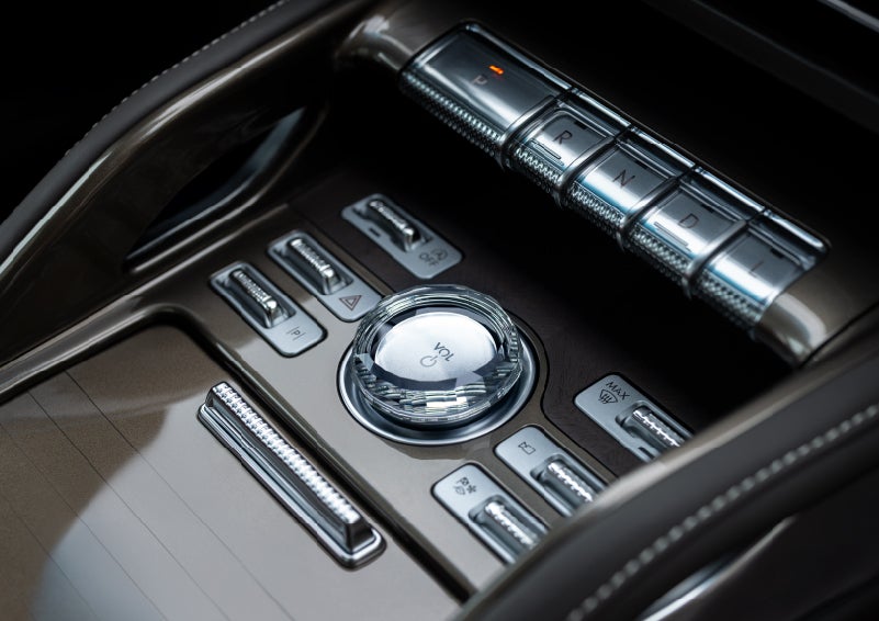 A crystal-inspired volume knob is shown in the center floor console of a 2026 Lincoln Nautilus® SUV. | Don Franklin Lincoln in London KY