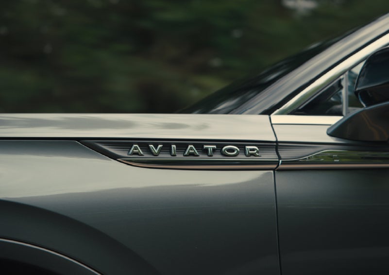 The driver’s side door and fender badging of a gray 2027 Lincoln Aviator® SUV are showcased. | Don Franklin Lincoln in London KY
